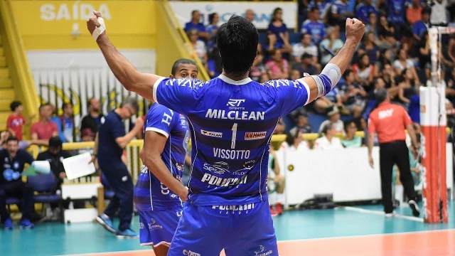 Leandro Vissotto celebra vitória do Vôlei Taubaté e aniversário de 36 anos