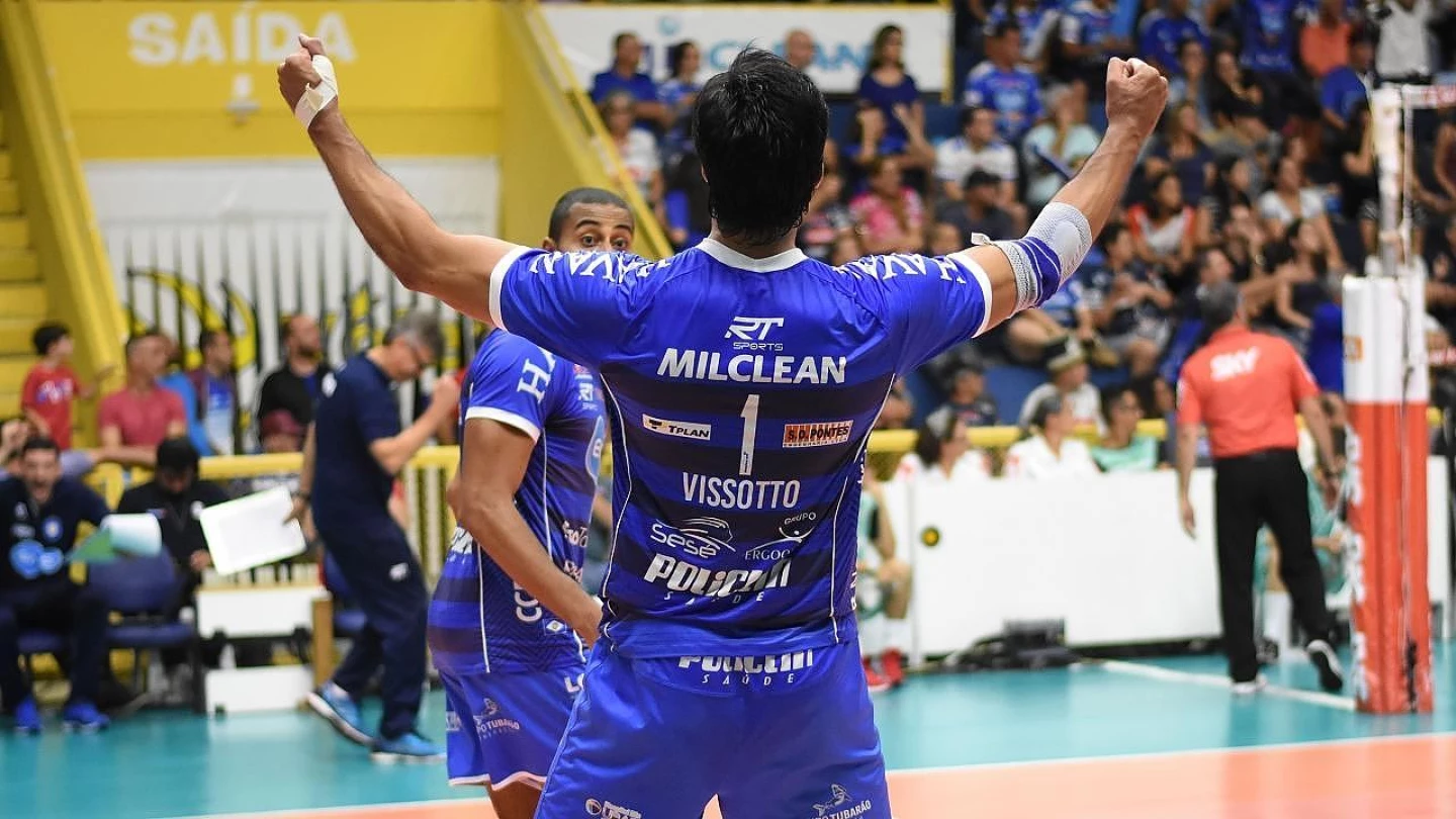 Leandro Vissotto celebra vitória do Vôlei Taubaté e aniversário de 36 anos
