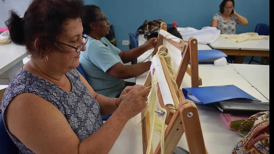 Unidades das Escolas do Trabalho recebem feira de artesanato Unidades das Escolas do Trabalho recebem feira de artesanato
