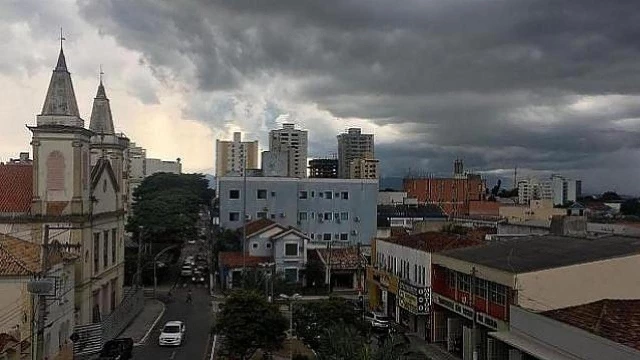 Terça deve ter aumento de nebulosidade e chance de chuva em Taubaté