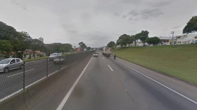 Idoso morre atropelado por caminhão na Via Dutra em Taubaté  