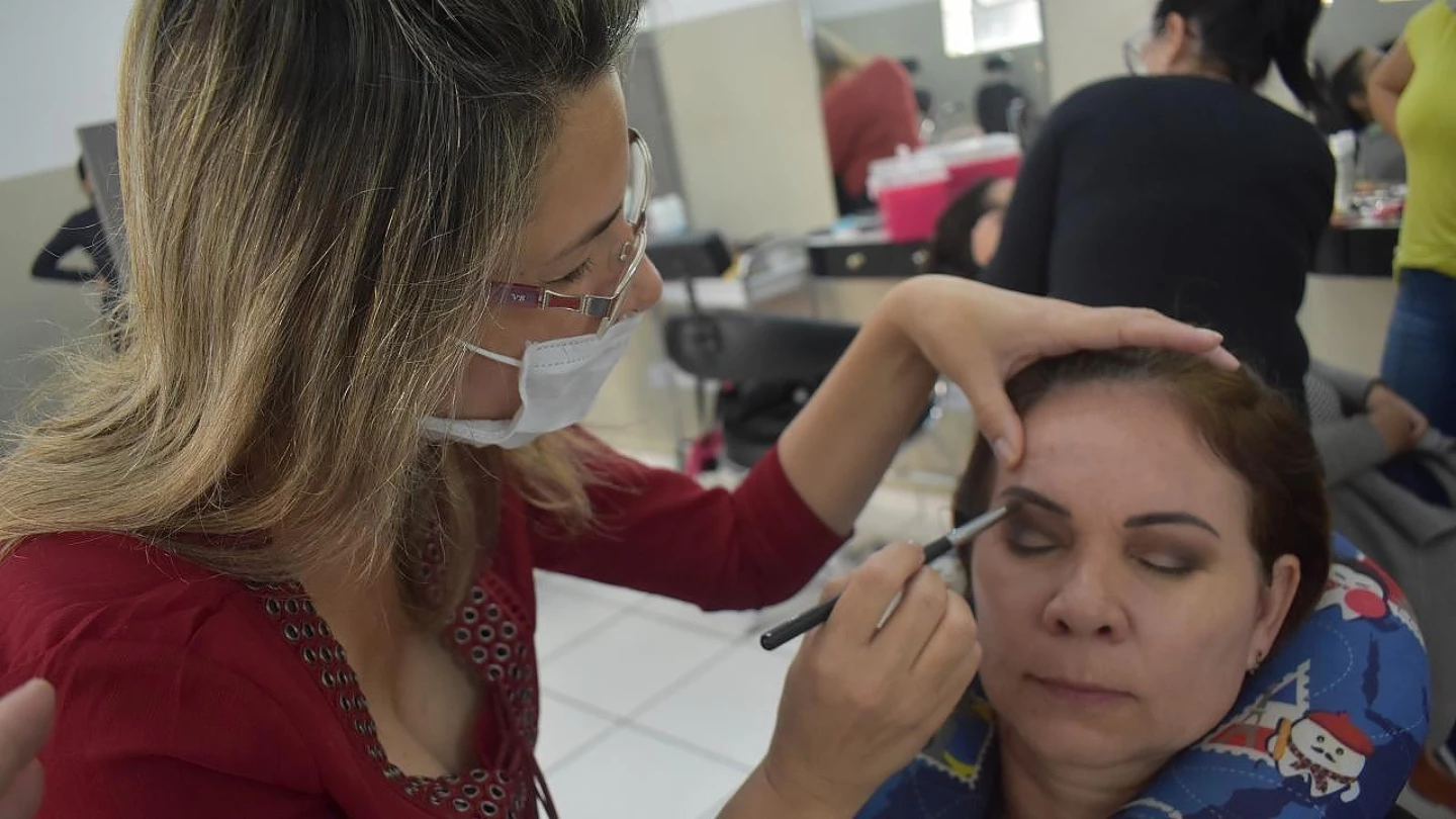 Escola do Trabalho abre inscrição para cursos nas áreas da beleza e gestão 