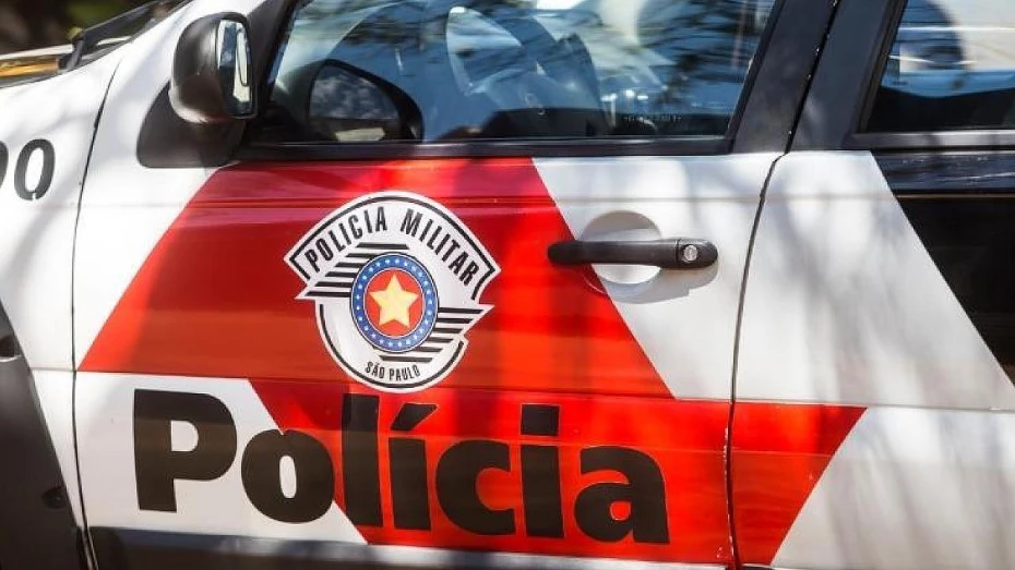 Jovem é preso após bater carro roubado na Via Dutra em Taubaté