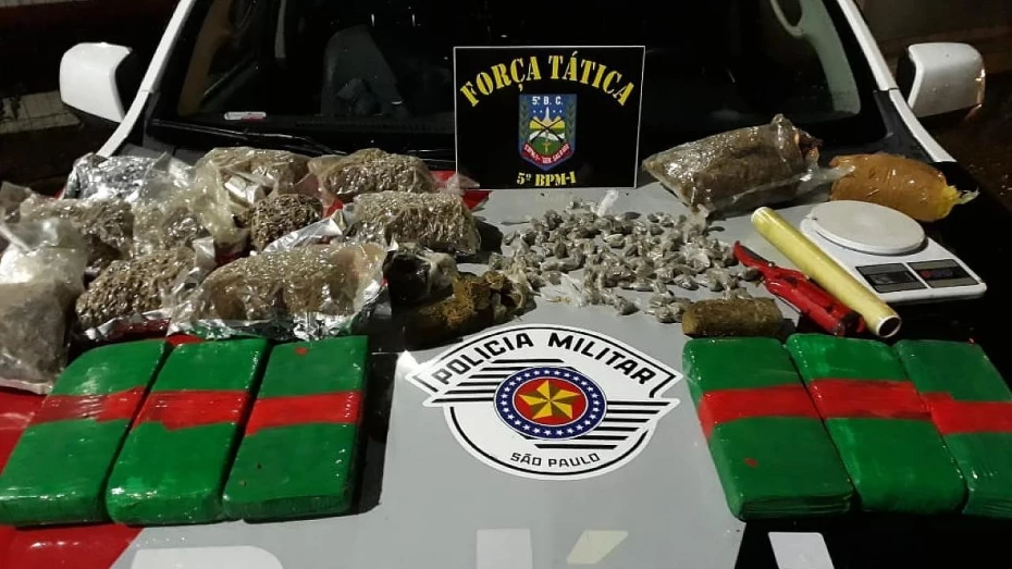 PM apreende mais de 8 kg de maconha no bairro São Gonçalo