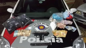 Dupla é presa com drogas e submetralhadora em Taubaté