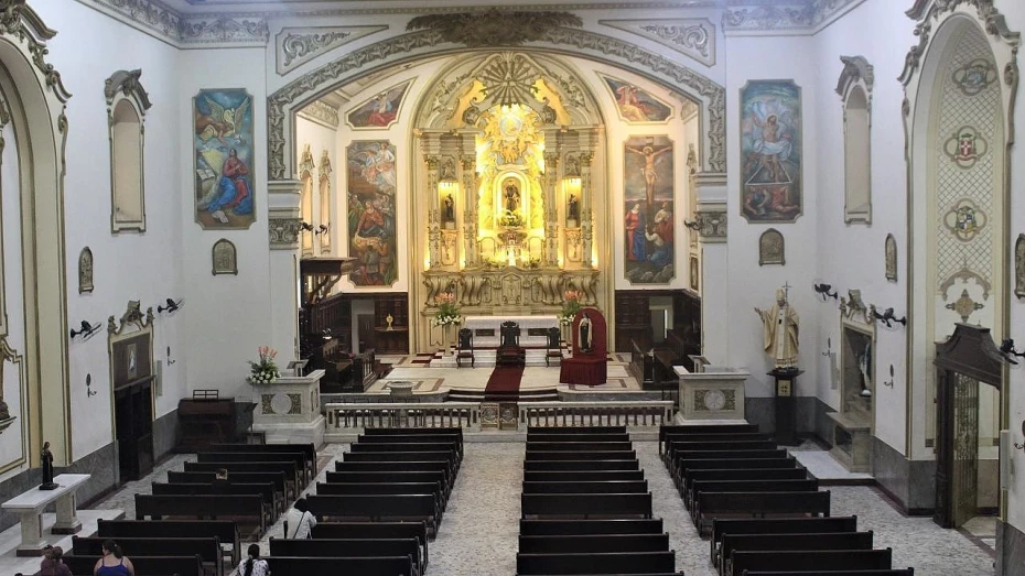 Homem invade catedral e furta notebook em Taubaté Homem invade catedral e furta notebook em Taubaté