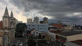 Semana tem início com chuva e temperaturas baixas em Taubaté