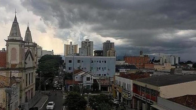 Semana tem início com chuva e temperaturas baixas em Taubaté