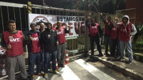 Transporte público e fábricas têm serviços paralisados pela ‘greve geral’