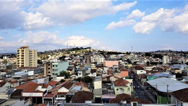 Semana tem início com sol entre poucas nuvens em Taubaté