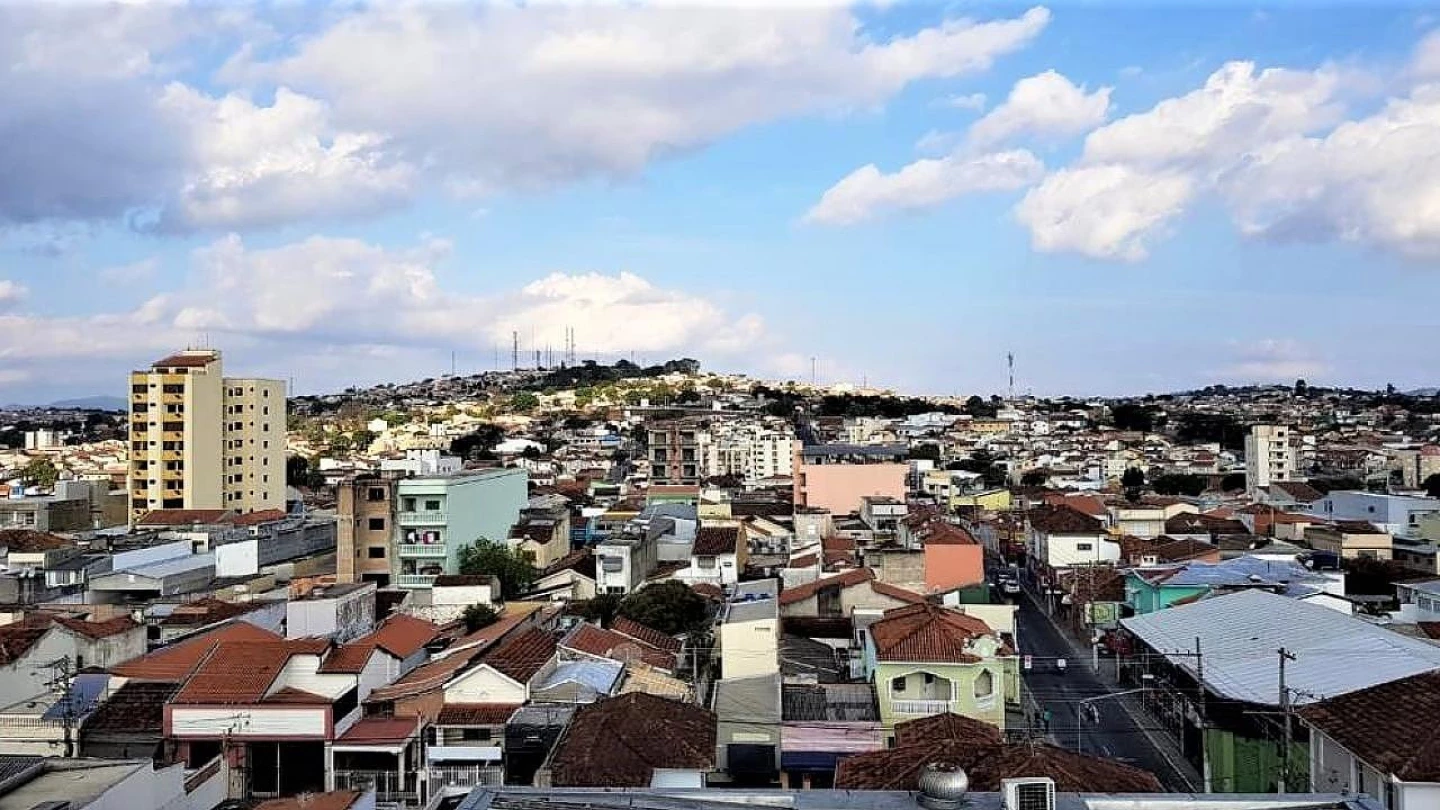 Semana tem início com sol entre poucas nuvens em Taubaté