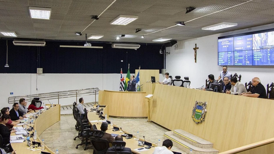 Câmara aprova empréstimo de quase R$ 30 milhões para troca de lâmpadas Câmara aprova empréstimo de quase R$ 30 milhões para troca de lâmpadas