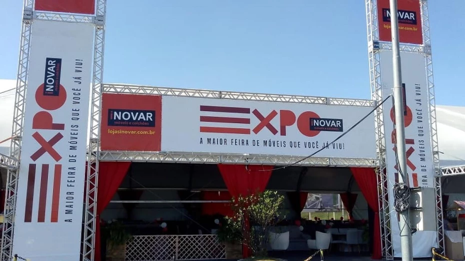 Exposição de móveis é destaque em shopping taubateano 