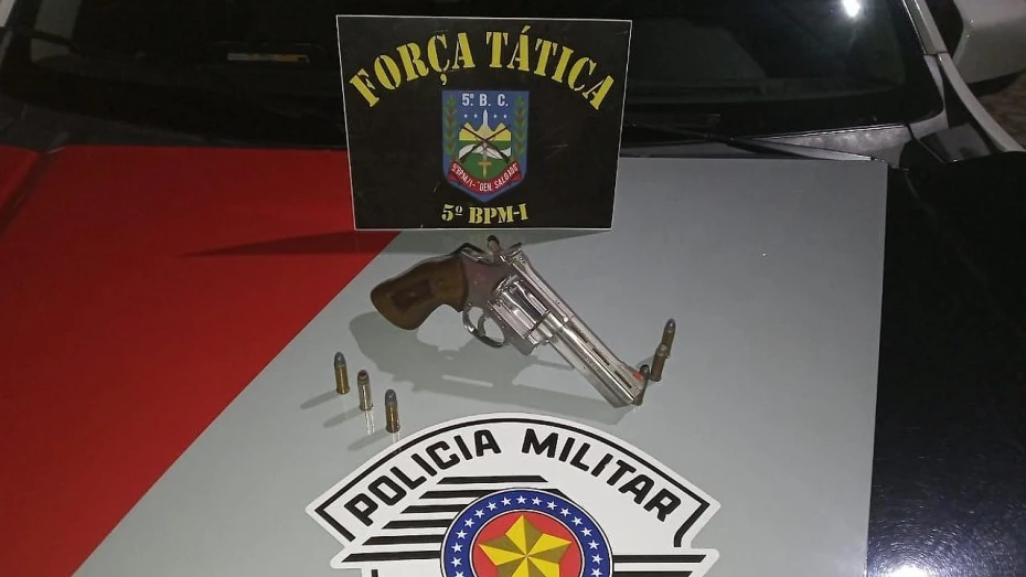 Polícia apreende arma e munição no bairro Terra Nova Polícia apreende arma e munição no bairro Terra Nova