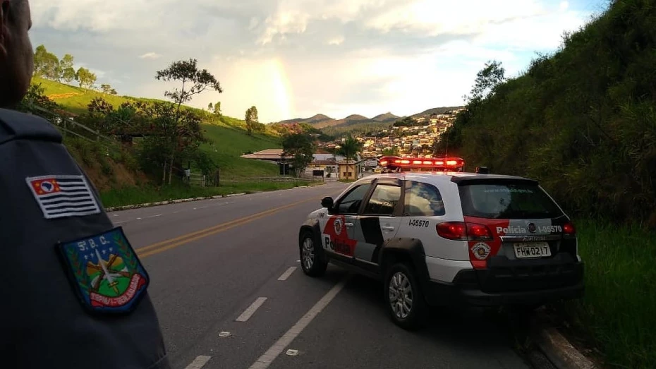 Suspeito de atacar policiais com faca é baleado em Taubaté 