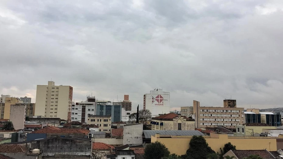 Frente fria chega e derruba temperaturas em toda região