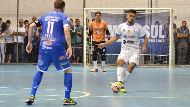  Taubaté tropeça em casa e se complica na briga pelo título da Copa Paulista
