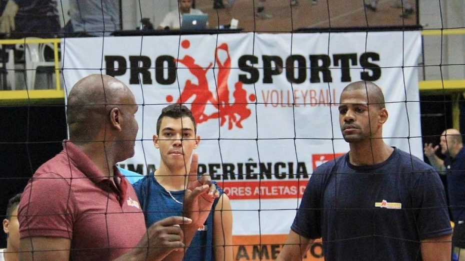 Evento reúne estrelas do voleibol nacional no ginásio do Abaeté Evento reúne estrelas do voleibol nacional no ginásio do Abaeté