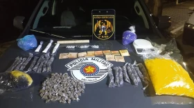 Casal é preso com quase 400 porções de drogas em Taubaté