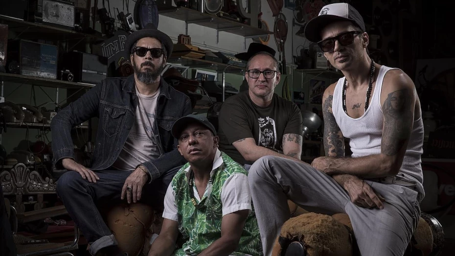 “Vivemos um momento de ignorância coletiva”, diz guitarrista da Nação Zumbi “Vivemos um momento de ignorância coletiva”, diz guitarrista da Nação Zumbi