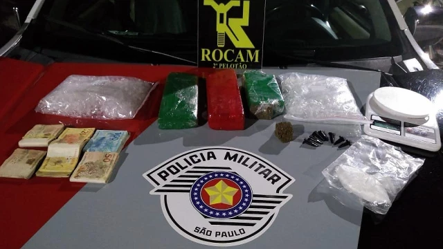 Dupla é presa com três tijolos de maconha e R$ 6 mil em Taubaté