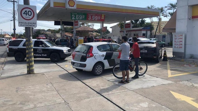 Jovem é morto a tiros em posto de gasolina em Taubaté