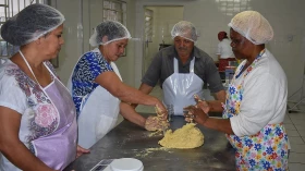 Escola do Trabalho abre vagas para áreas da beleza e padaria artesanal