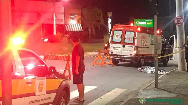 Idoso morre atropelado em faixa de pedestre na Charles Schnneider