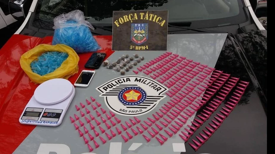 PM prende acusado de tráfico de drogas em Taubaté PM prende acusado de tráfico de drogas em Taubaté