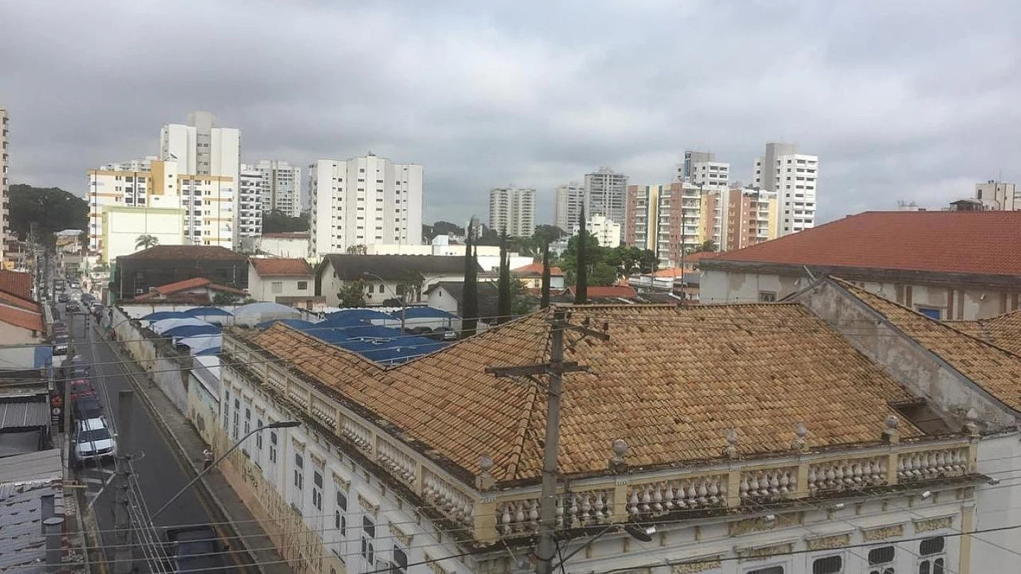 Tempo permanece nublado e com temperaturas amenas em Taubaté