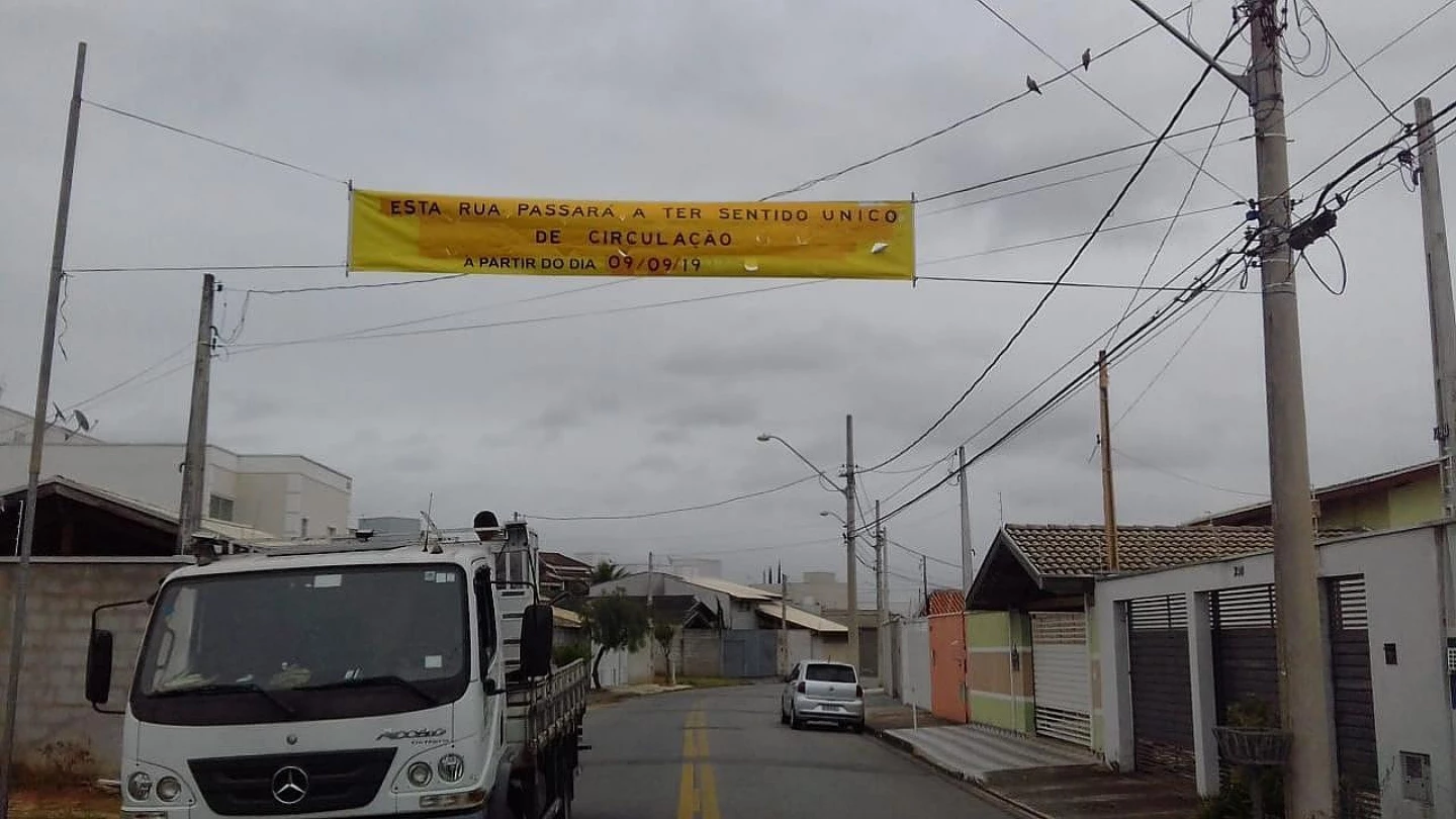 Trânsito no bairro Jardim Oásis tem sentido alterado em Taubaté 