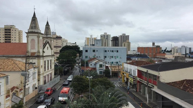 Fim de semana começa com céu encoberto na maior parte da região