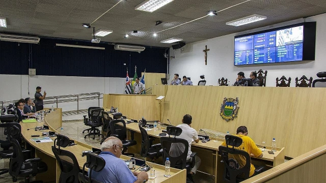 Câmara aprova projeto que remaneja professores para educação infantil