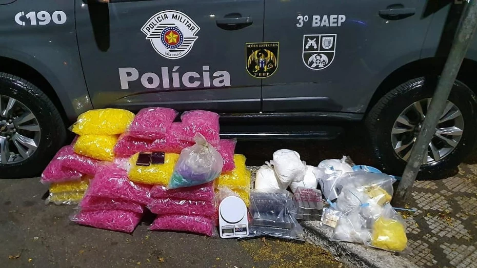 Casal é preso com mais de 15 quilos de drogas em Taubaté Casal é preso com mais de 15 quilos de drogas em Taubaté