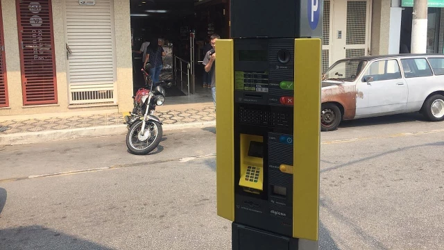 Zona Azul volta a funcionar após três anos de suspensão em Taubaté 