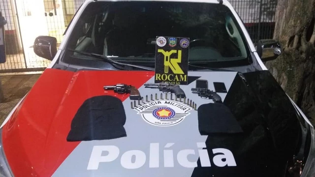 Trio é preso com armas após perseguição em Taubaté