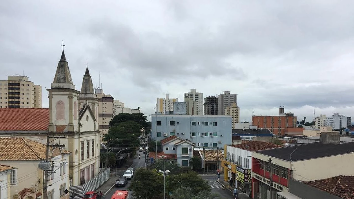 Quarta-feira será de tempo fechado e chances de chuva em Taubaté