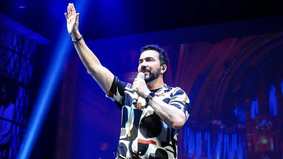 Padre Fábio de Melo participa da cantata de natal da PM em Taubaté Padre Fábio de Melo participa da cantata de natal da PM em Taubaté
