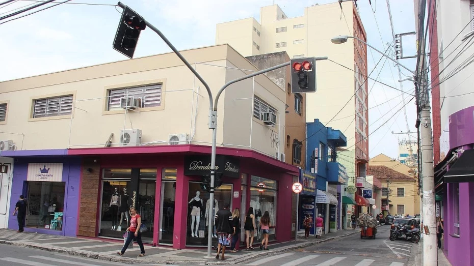 Rua na região central é interdita para obras em Taubaté Rua na região central é interdita para obras em Taubaté