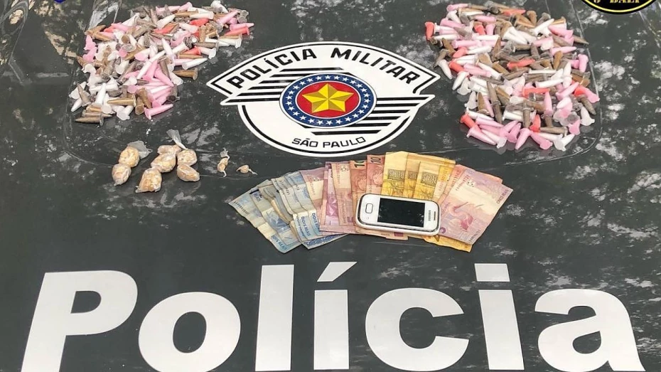 Jovem é detido com mais de 400 porções de drogas em Taubaté