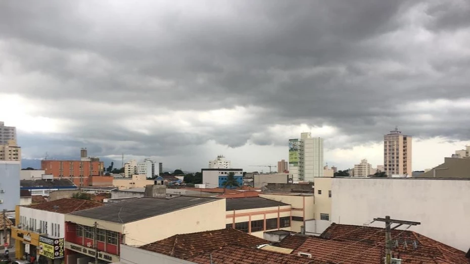 Quinta-feira chuvosa deve derrubar temperaturas máximas na região