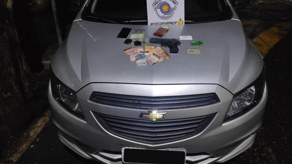 Quatro pessoas são detidas acusadas de roubo em Taubaté Quatro pessoas são detidas acusadas de roubo em Taubaté