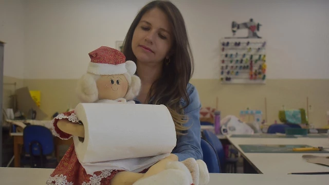 Escolas do Trabalho realizam feira de artesanatos natalinos em Taubaté