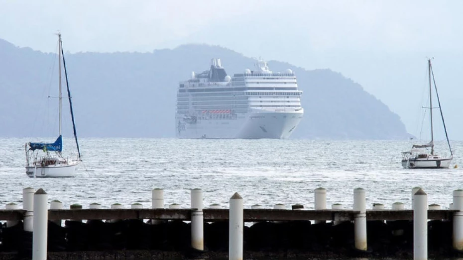 Chegada de cruzeiro muda trânsito na região do Itaguá, em Ubatuba