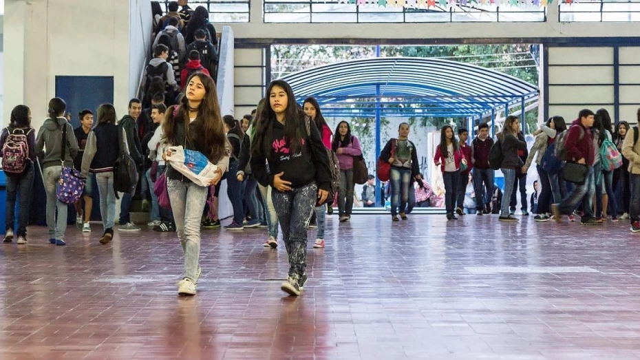 Câmara derruba veto do prefeito a projeto que prevê penalidades a alunos Câmara derruba veto do prefeito a projeto que prevê penalidades a alunos