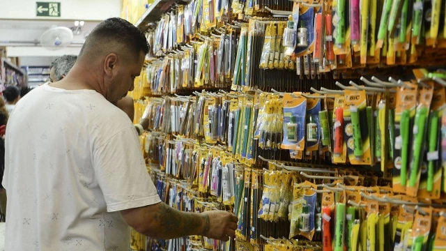 Estudo mostra importância da pesquisa prévia para compra do material escolar