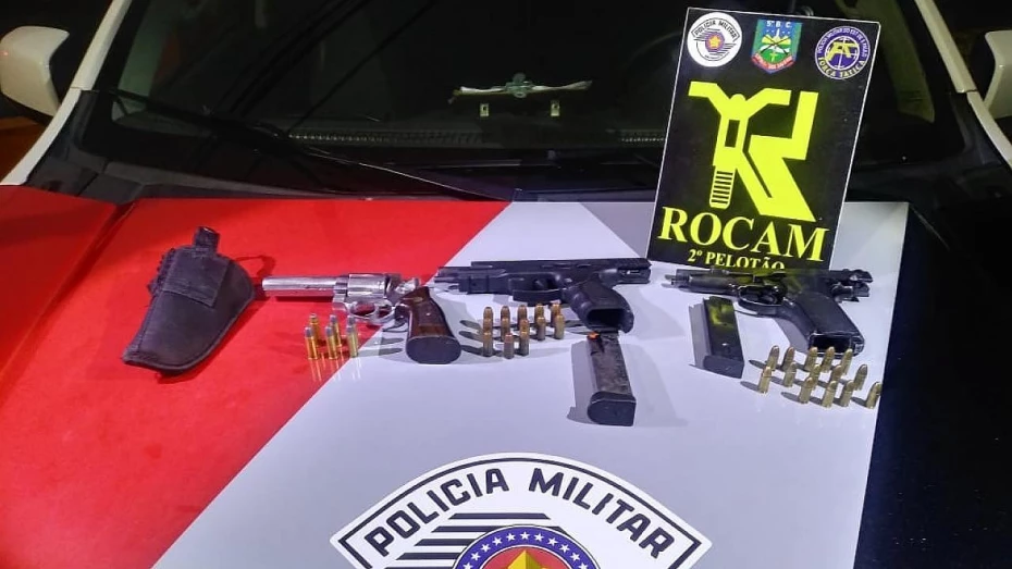 Jovem de 19 anos é preso com armas de fogo no bairro São Gonçalo Jovem de 19 anos é preso com armas de fogo no bairro São Gonçalo