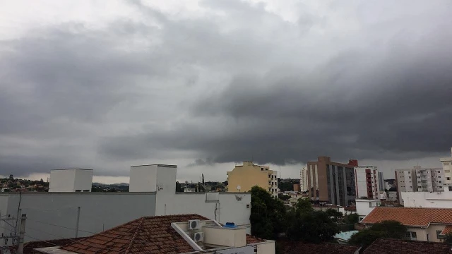 Frente fria derruba temperaturas máximas na RMVale nesta segunda-feira