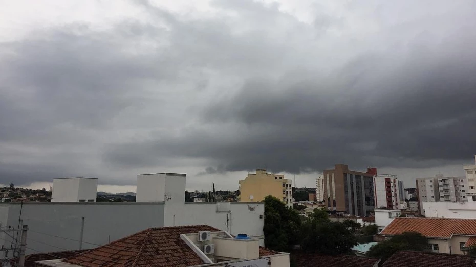 Frente fria derruba temperaturas máximas na RMVale nesta segunda-feira Frente fria derruba temperaturas máximas na RMVale nesta segunda-feira