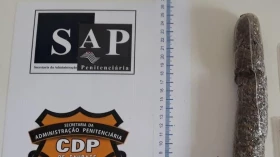Visitante é flagrada tentando entrar com droga no CDP de Taubaté
